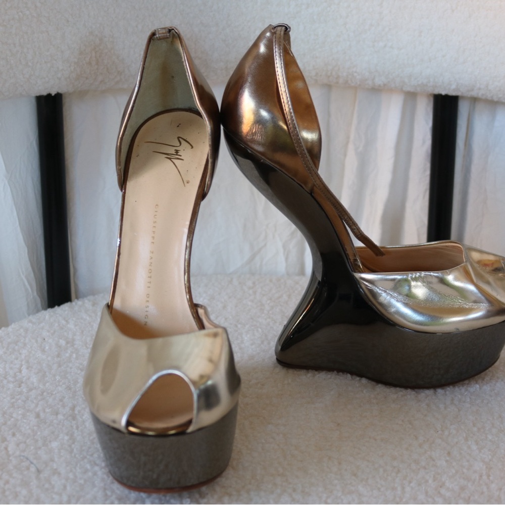Giuseppe Metallic heels